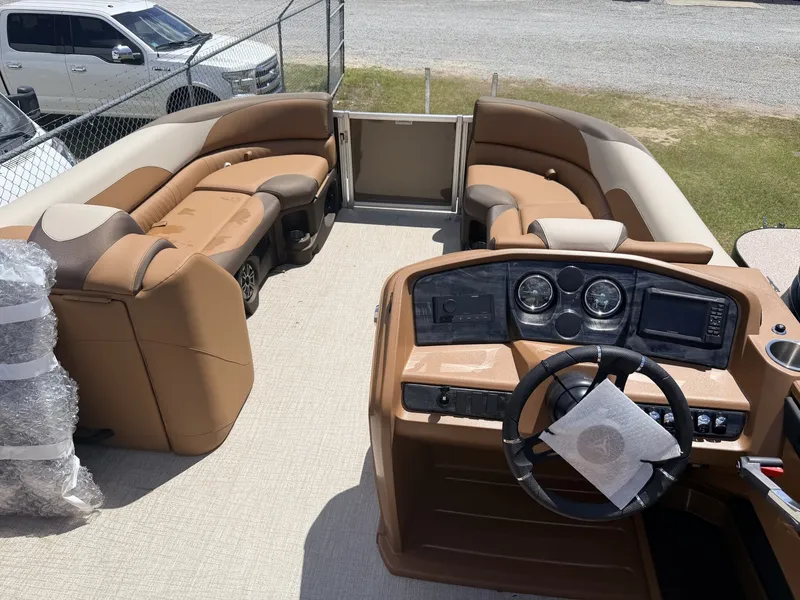 Slide: The Image of Tahoe LTZ 23 CRUISE REAR BENCH-140HP 2026 - 15