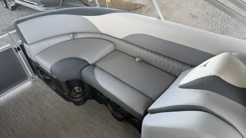 Slide: The Image of Tahoe LTZ 23 QUAD LOUNGER-140HP 2026 - 11