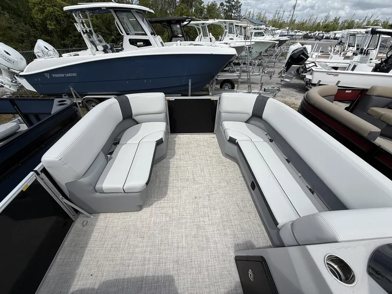 Slide: The Image of SunCatcher Select Series 20C-90HP SHO YAMAHA 2026 - 11