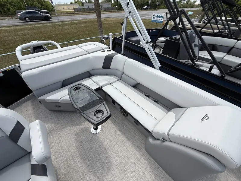 Slide: The Image of SunCatcher Select Series 20C-90HP SHO YAMAHA 2026 - 6