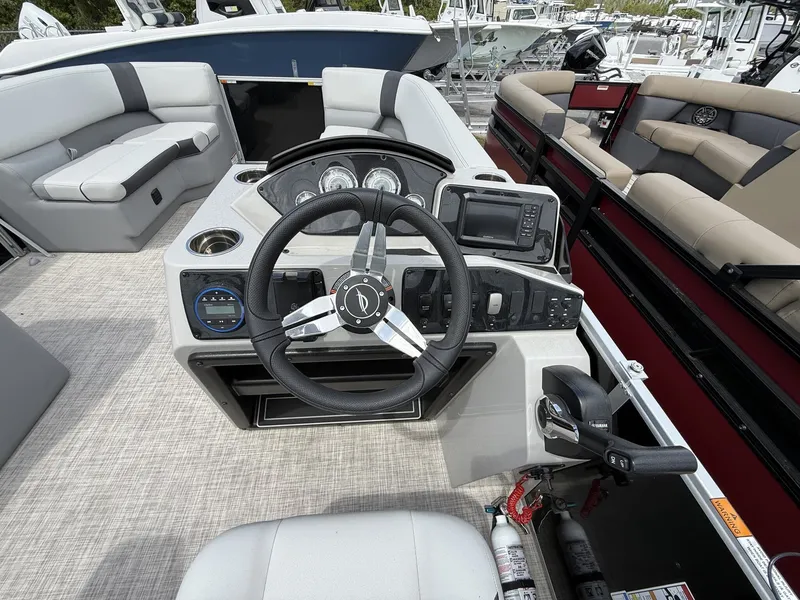 Slide: The Image of SunCatcher Select Series 20C-90HP SHO YAMAHA 2026 - 8