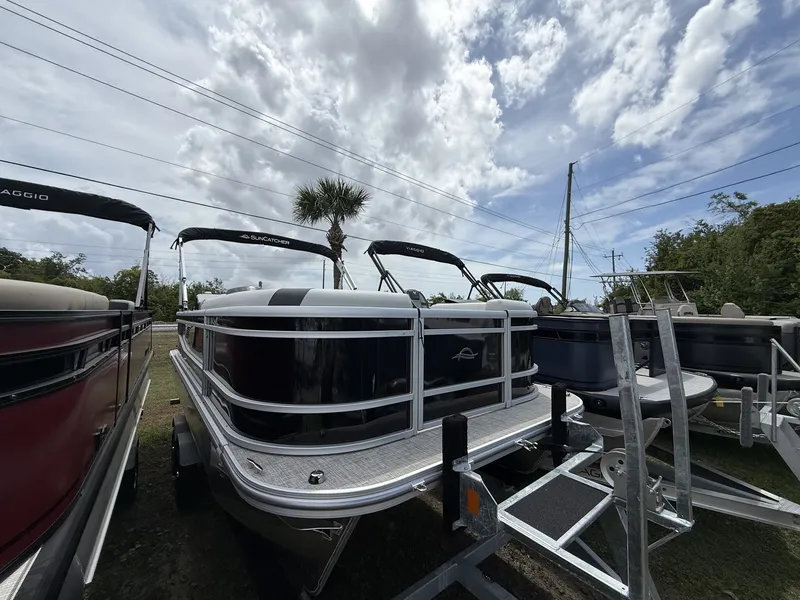 The Image of 2026 SunCatcher Select Series 20C-90HP pontoon boat on trailer. - 1