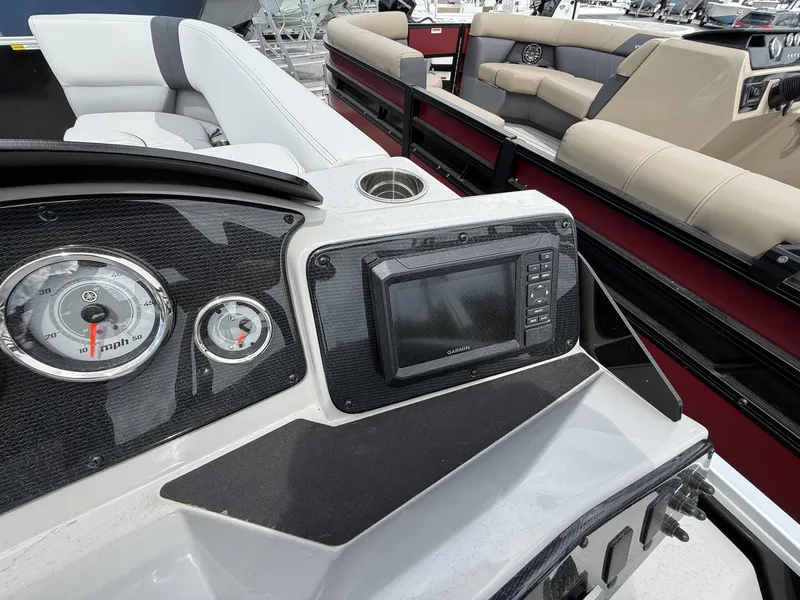 Slide: The Image of SunCatcher Select Series 20C-90HP SHO YAMAHA 2026 - 12