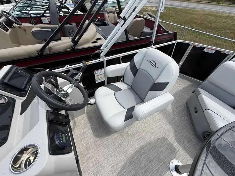 Slide: The Image of SunCatcher Select Series 20C-90HP SHO YAMAHA 2026 - 7