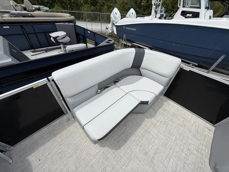 Slide: The Image of SunCatcher Select Series 20C-90HP SHO YAMAHA 2026 - 9