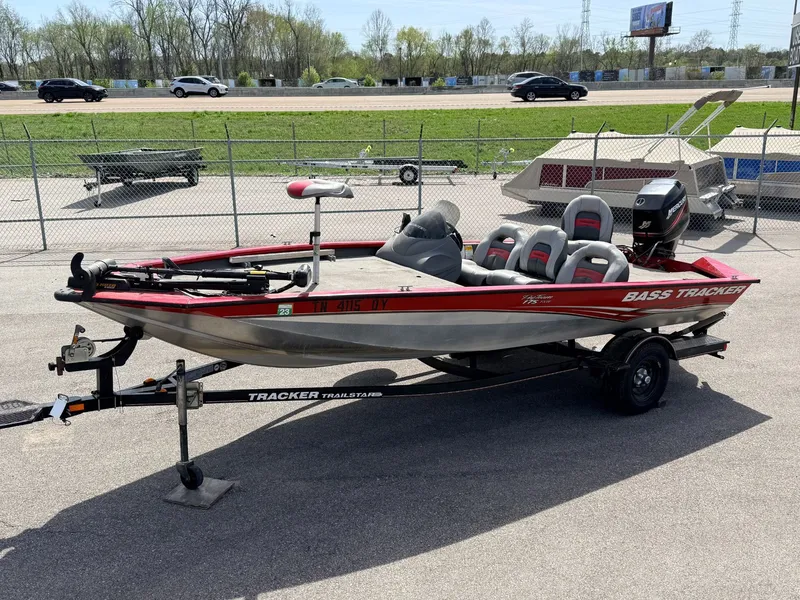 The Image of Tracker Pro Team 175 TXW 2009 - 1