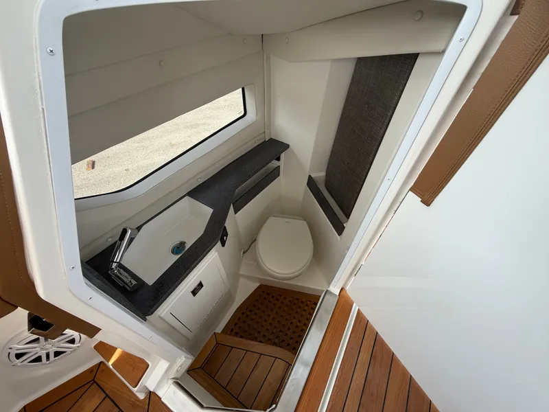 Slide: The Image of Cobalt R35 2025 - 605