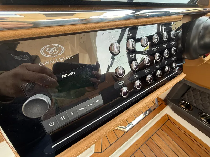 Slide: The Image of Cobalt R35 2025 - 614