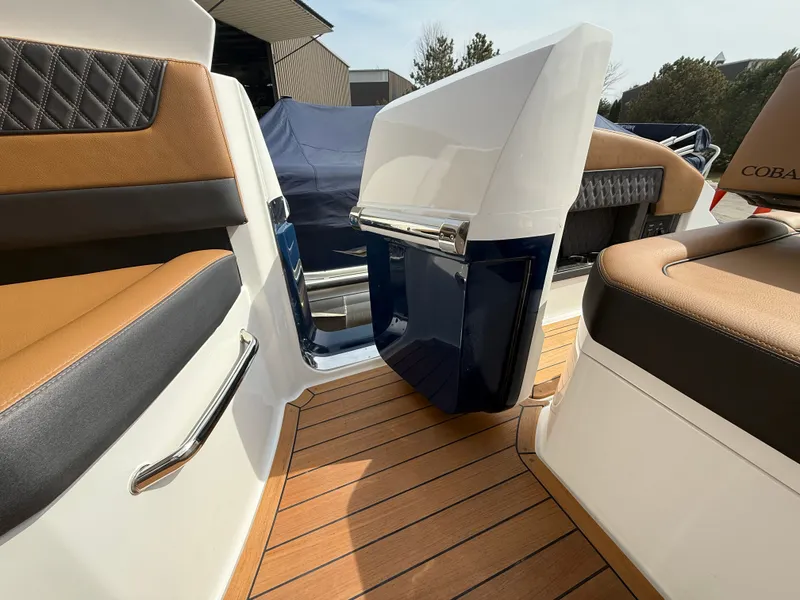 Slide: The Image of Cobalt R35 2025 - 623