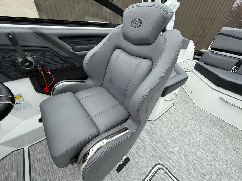 Slide: The Image of Cobalt R4 Surf 2026 - 1147