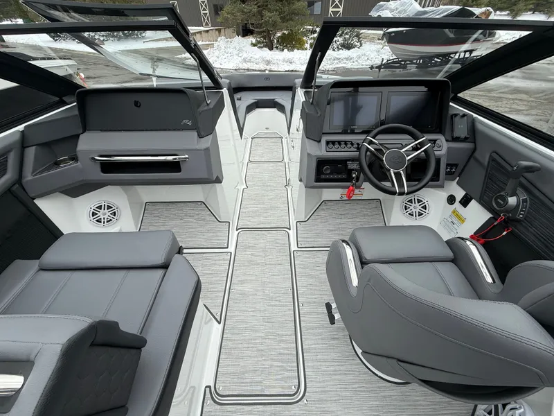 Slide: The Image of Cobalt R4 Surf 2026 - 1153