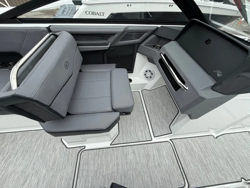 Slide: The Image of Cobalt R4 Surf 2026 - 1164