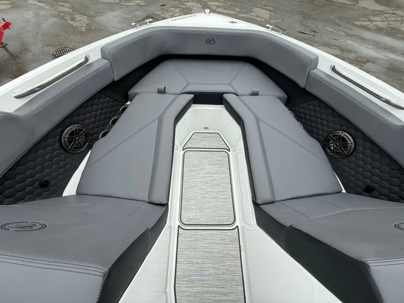 Slide: The Image of Cobalt R4 Surf 2026 - 1168