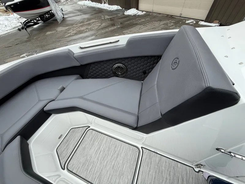 Slide: The Image of Cobalt R4 Surf 2026 - 1169