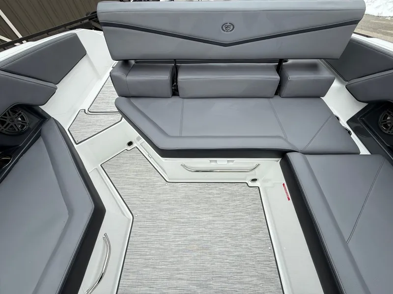 Slide: The Image of Cobalt R4 Surf 2026 - 1179