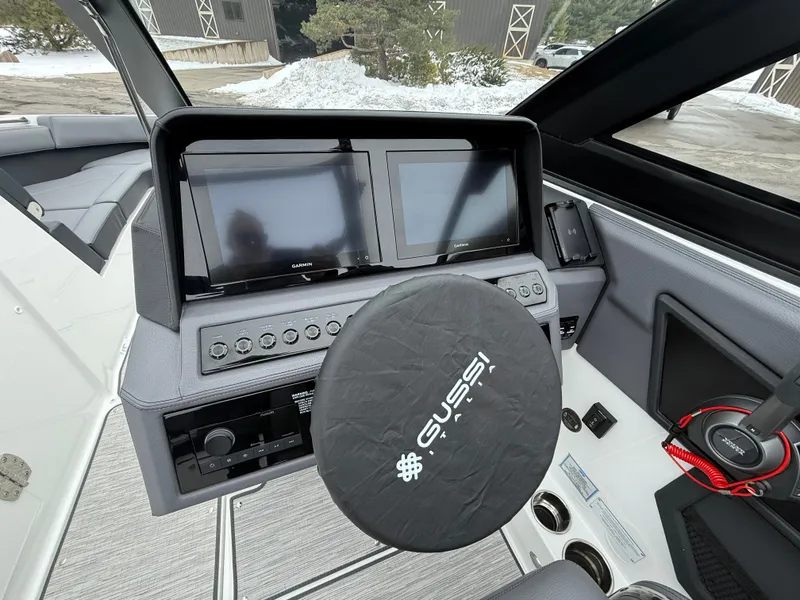 Slide: The Image of Cobalt R8 Surf 2026 - 1104