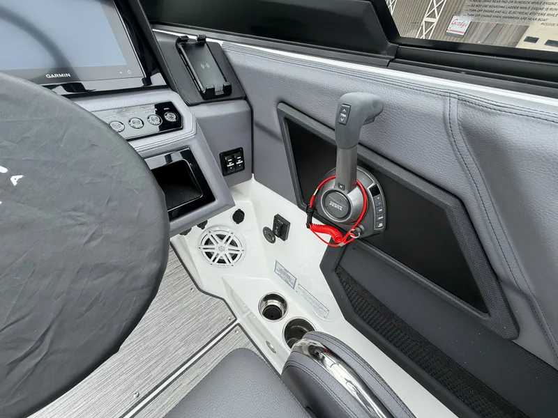 Slide: The Image of Cobalt R8 Surf 2026 - 1107