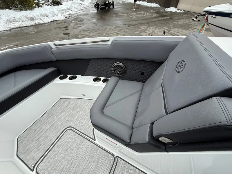 Slide: The Image of Cobalt R8 Surf 2026 - 1147