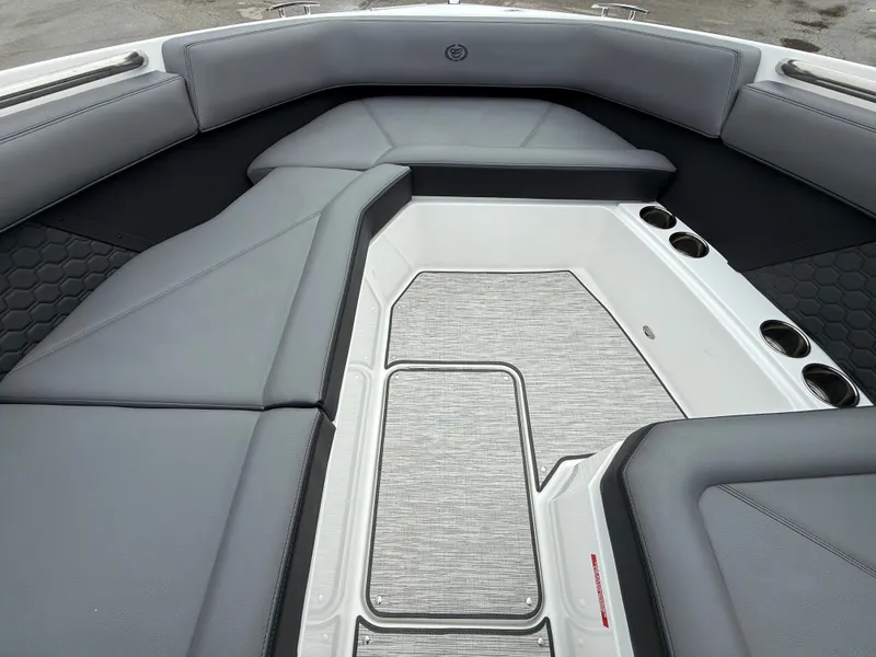 Slide: The Image of Cobalt R8 Surf 2026 - 1172