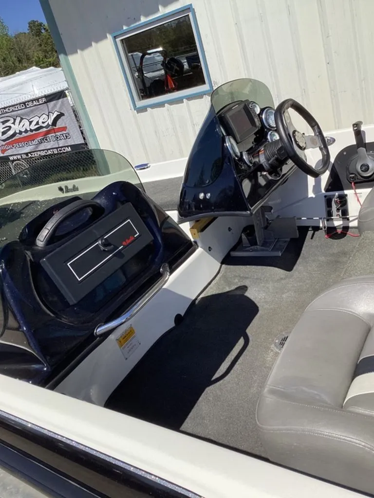 Slide: The Image of Bass Cat Pantera II 2016 - 15