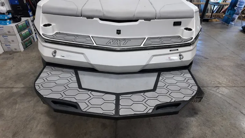 Slide: The Image of MasterCraft NXT22 2020 - 10