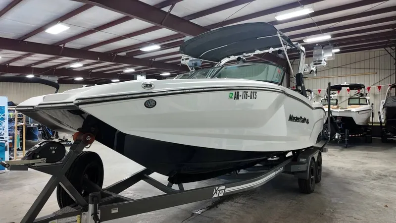 Slide: The Image of MasterCraft NXT22 2020 - 16