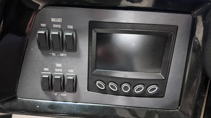 Slide: The Image of MasterCraft NXT22 2020 - 30