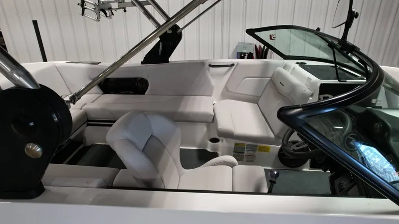 Slide: The Image of MasterCraft NXT22 2020 - 34
