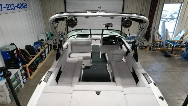 Slide: The Image of MasterCraft NXT22 2020 - 38