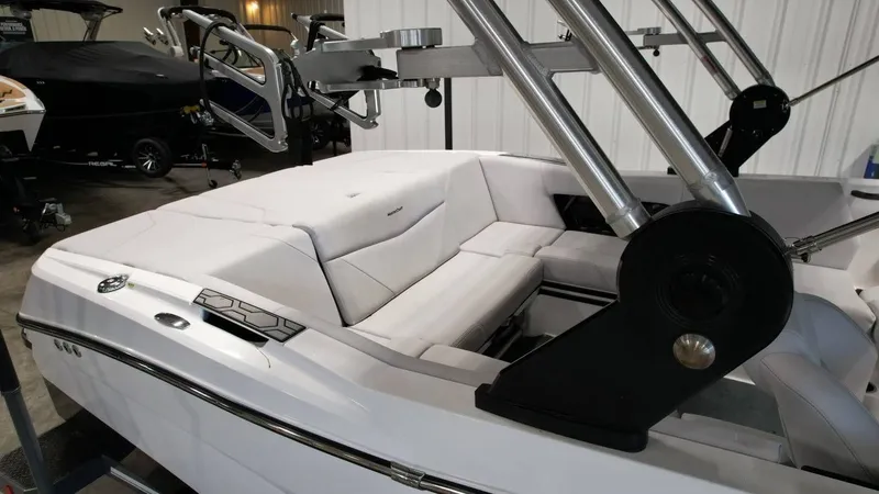 Slide: The Image of MasterCraft NXT22 2020 - 41