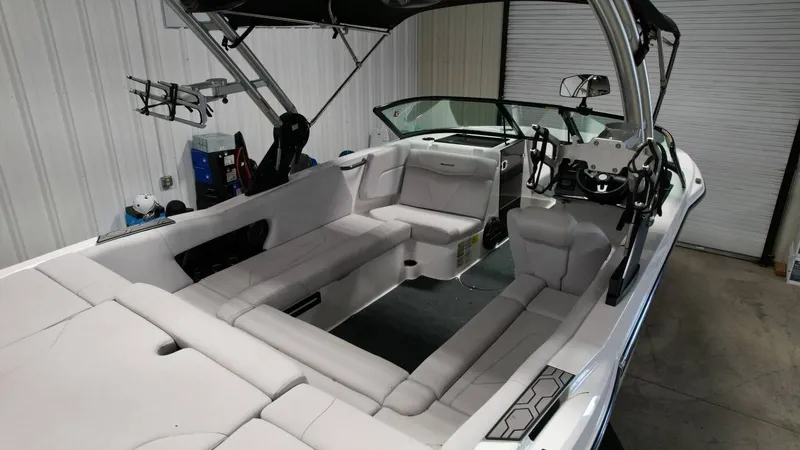 Slide: The Image of MasterCraft NXT22 2020 - 42