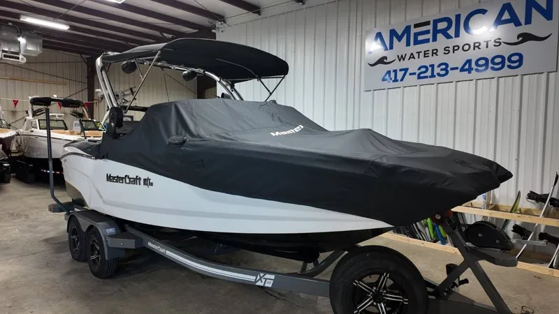 Slide: The Image of MasterCraft NXT22 2020 - 50