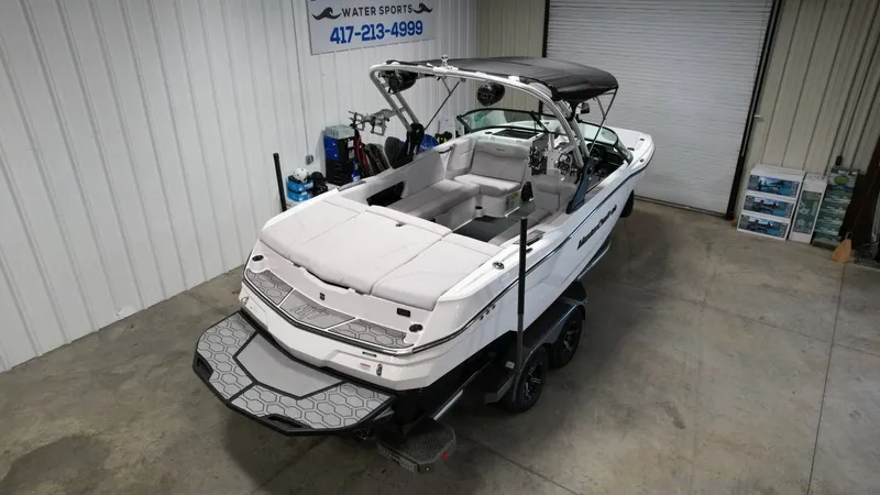 Slide: The Image of MasterCraft NXT22 2020 - 6