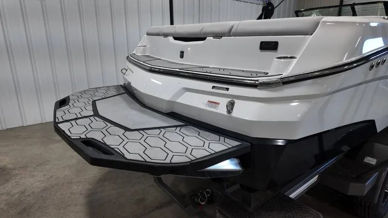 Slide: The Image of MasterCraft NXT22 2020 - 7
