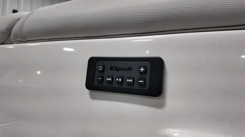 Slide: The Image of MasterCraft NXT22 2020 - 8