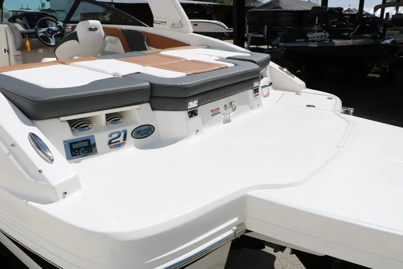 Slide: The Image of Rear view of Chaparral 21 SSi boat, model year 2026. - 12