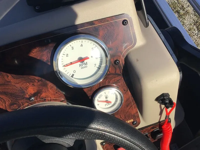 Slide: The Image of Sun Tracker Bass Buggy 18 DLX 2023 - 10