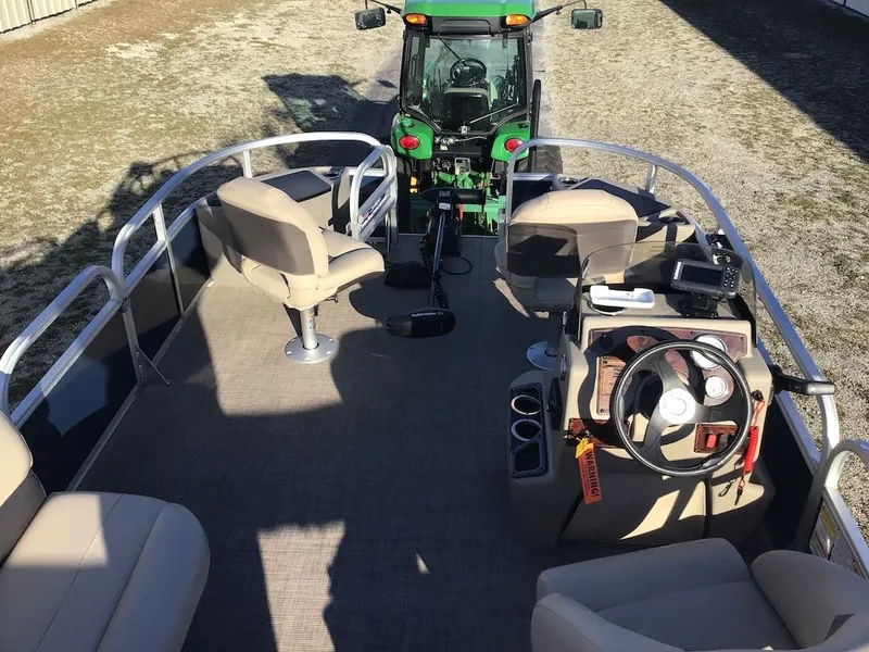 Slide: The Image of Sun Tracker Bass Buggy 18 DLX 2023 - 12