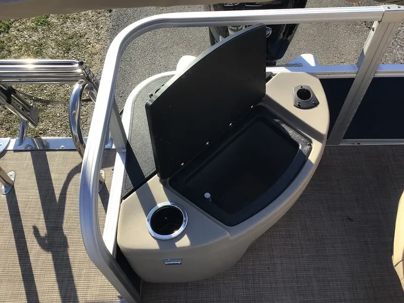 Slide: The Image of Sun Tracker Bass Buggy 18 DLX 2023 - 15