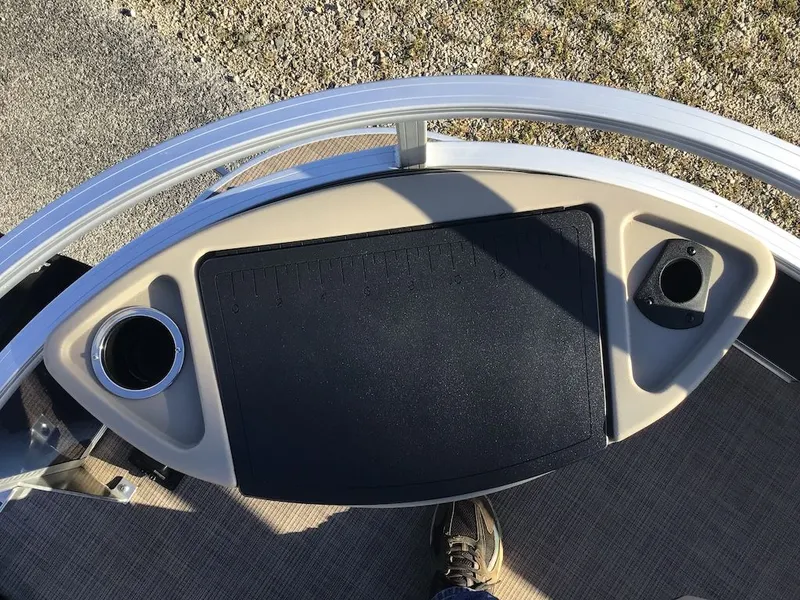 Slide: The Image of Sun Tracker Bass Buggy 18 DLX 2023 - 19