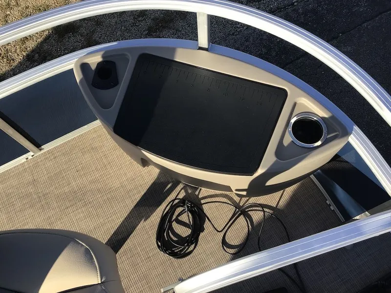 Slide: The Image of Sun Tracker Bass Buggy 18 DLX 2023 - 20