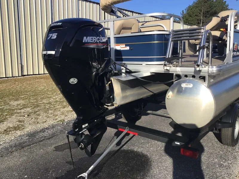 Slide: The Image of Sun Tracker Bass Buggy 18 DLX 2023 - 3