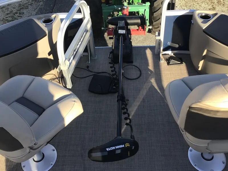 Slide: The Image of Sun Tracker Bass Buggy 18 DLX 2023 - 4