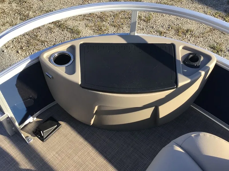 Slide: The Image of Sun Tracker Bass Buggy 18 DLX 2023 - 7