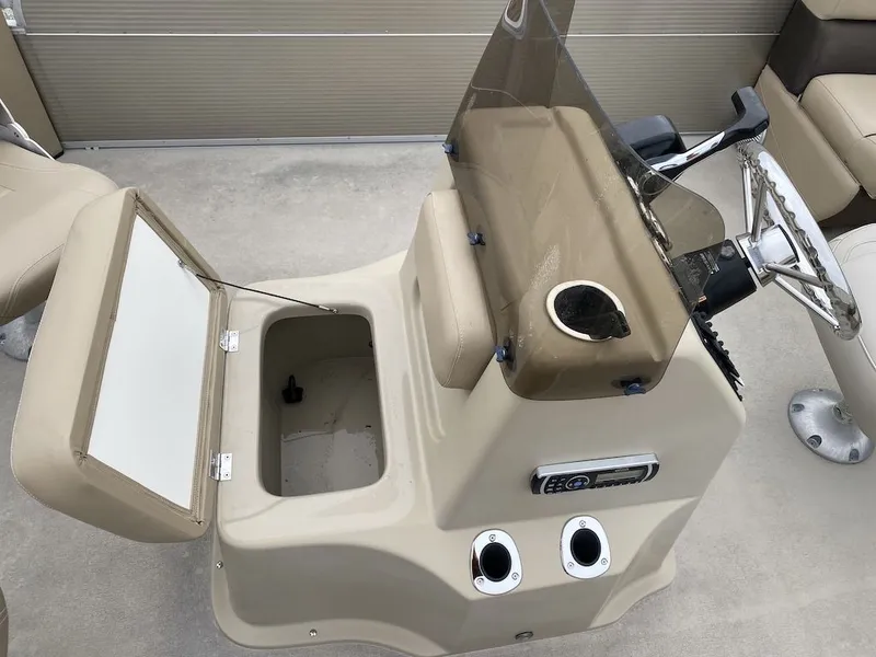 Slide: The Image of Silver Wave 230 CC ISLAND 2018 - 10