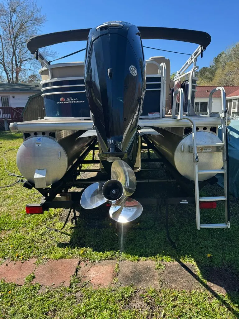 Slide: The Image of Tracker 22 DLX PARTY BARGE 2022 - 13