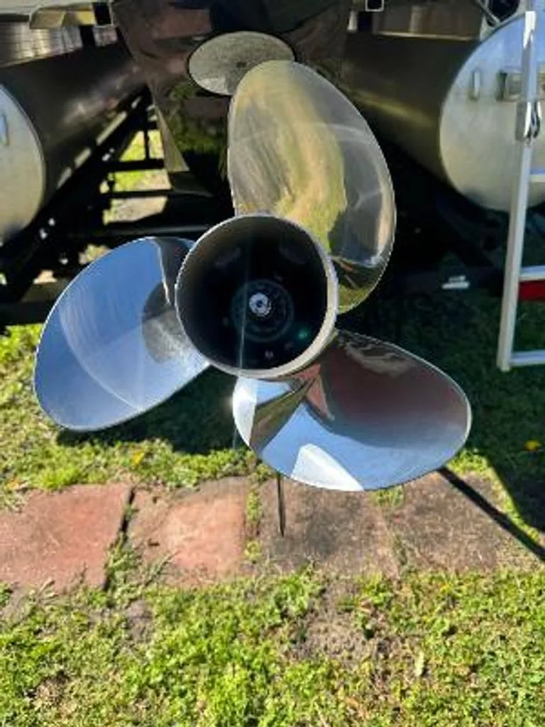 Slide: The Image of Tracker 22 DLX PARTY BARGE 2022 - 14