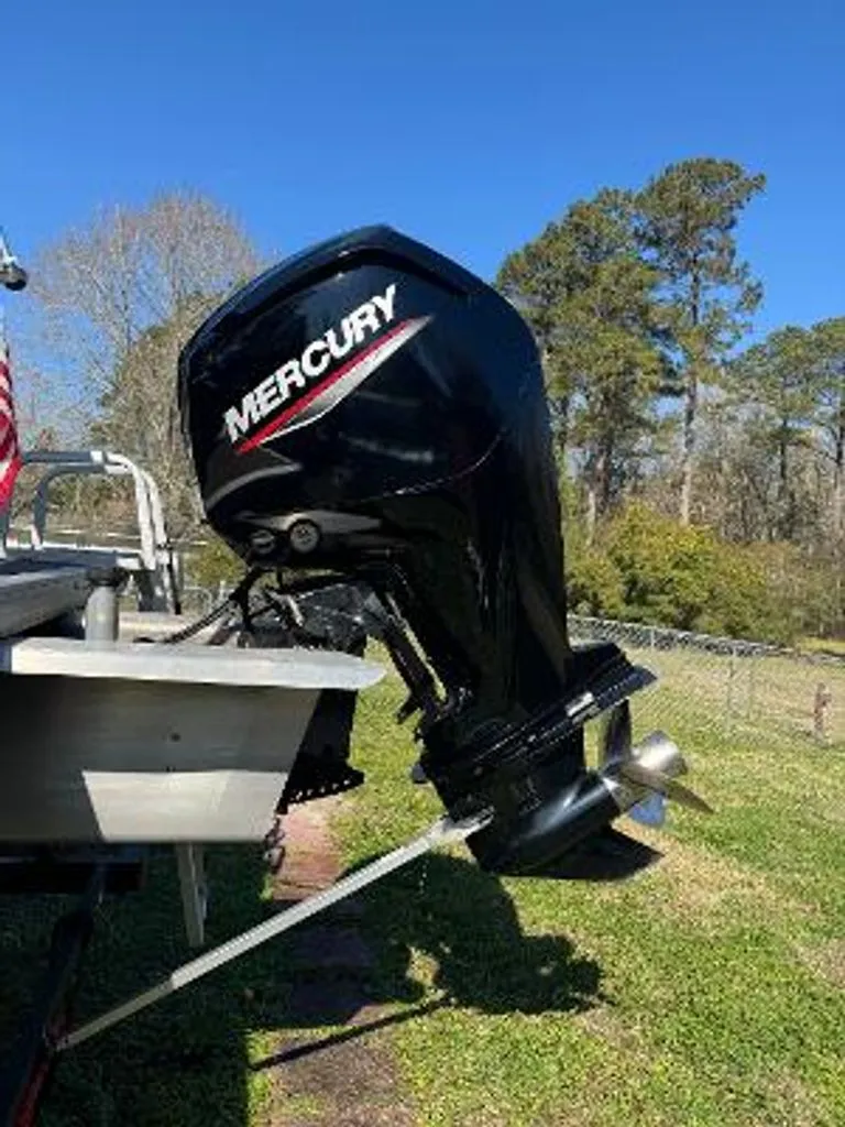 Slide: The Image of Tracker 22 DLX PARTY BARGE 2022 - 15