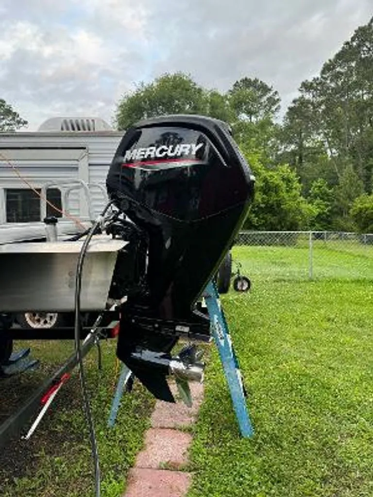 Slide: The Image of Tracker 22 DLX PARTY BARGE 2022 - 4