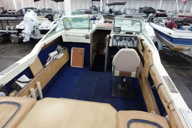 Slide: The Image of Four Winns 180 Marquise 1983 - 5